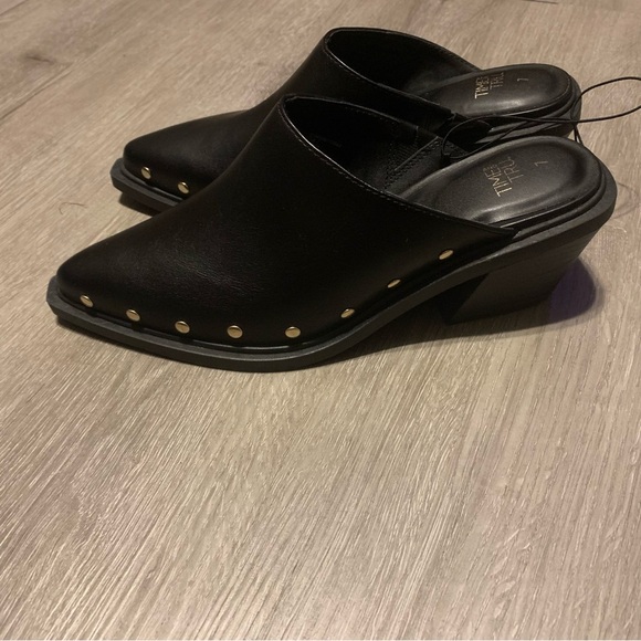 3 for $30 Women’s Time and Tru Black Mules Sleek Minimalist Design - Picture 2 of 6